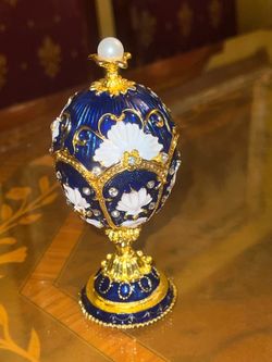 Brand new with the box CHICIRIS Egg Style Jewelry Box, Handmade Alloy Trinket Box with Rhinestones and Enamel, for Rings Necklaces and Home Decor (Blu