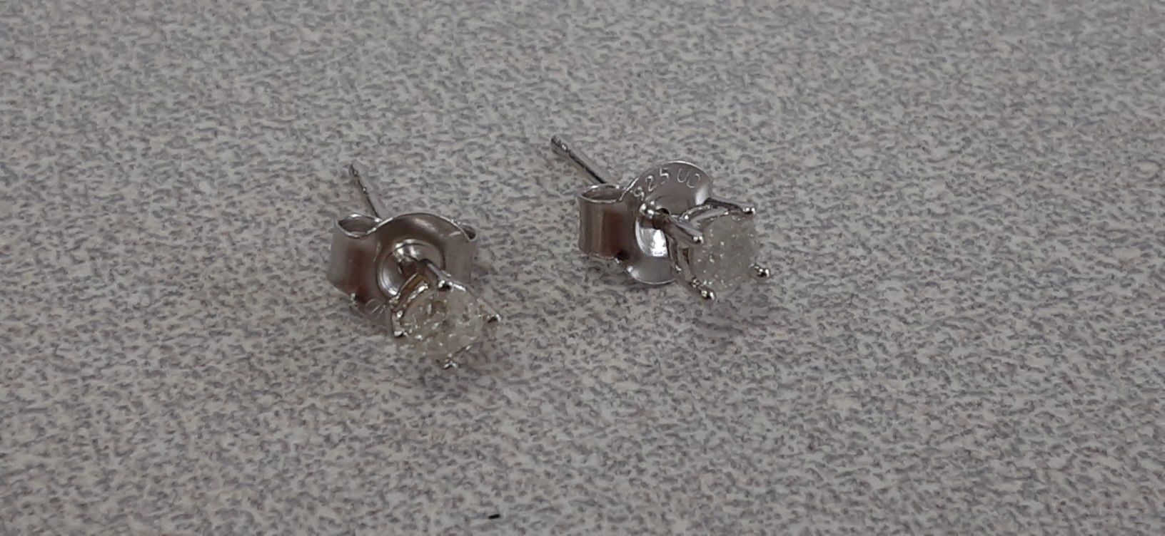 Diamond earrings 1/8th kt