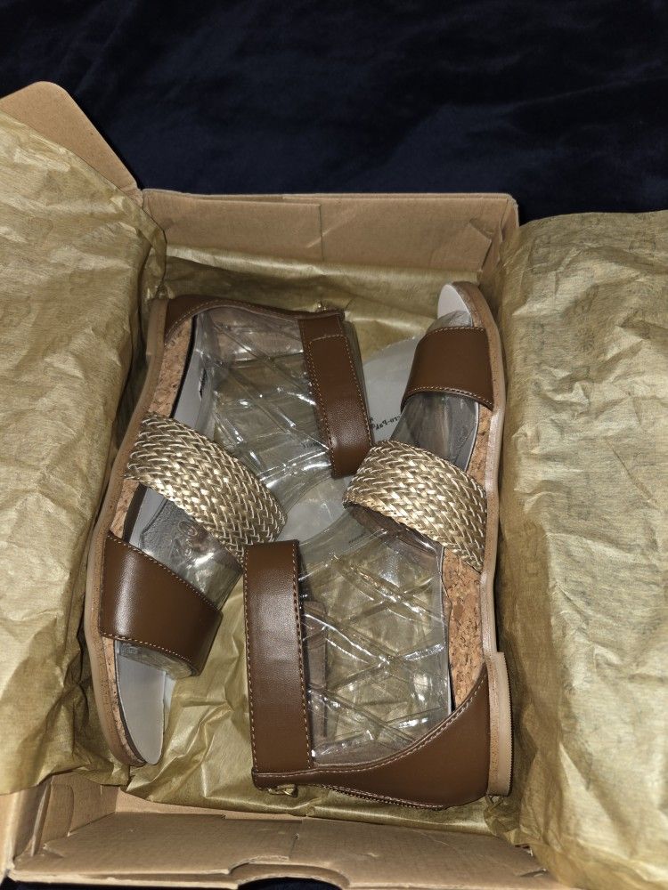 New Uggs Gladiator Sandals 5Y