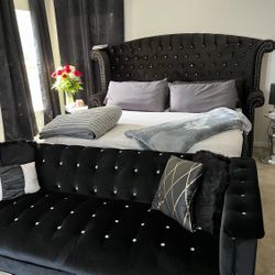 Velvet King Bed With Full-Size Sofa At The Foot 