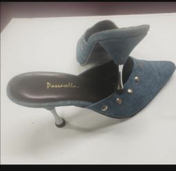 Woman's Shoes Size 6.5
