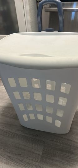 Rubbermaid hamper