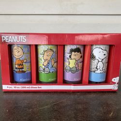PEANUTS SNOOPY 10oz. Set Of 4 Pint Glasses.