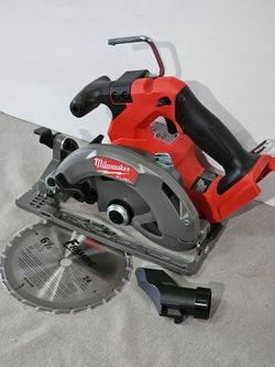 Milwaukee M18 FUEL 18V Lithium-Ion Brushless Cordless 6-1/2 in. Circular Saw (Tool-Only)Brand New