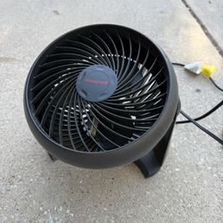 Honeywell Personal Fan - Compact Table Fan (Black)