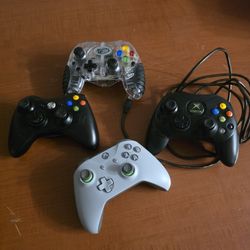 4 Untested Gaming Controllers Sold As Is For Parts Or Repair Only 