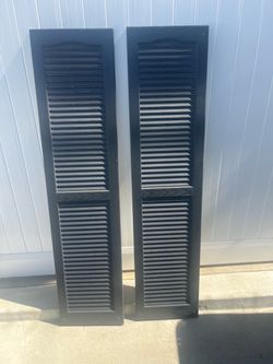 Outdoor vinyl shutters