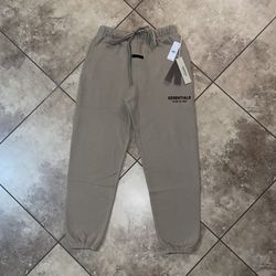 Fear of God Essentials Fleece Essential Sweatpant Desert Sand Size XS