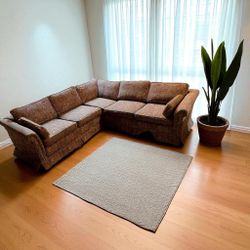 Sectional Couch (WE DELIVER)