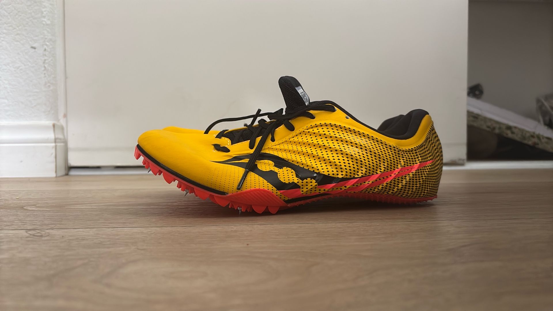 Womens 9.5 Saucony Track and Field Shoes