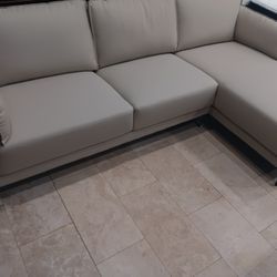 *Wow*---Corsica Sophisticated Leather Sectional Sofa---Delivery And Easy Financing Available🙌