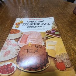 Betty Crocker Cake & Frosting Book