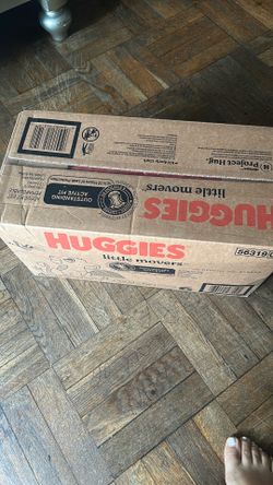 Baby huggy pampers