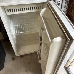 Mini Fridge 