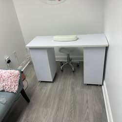Manicure table