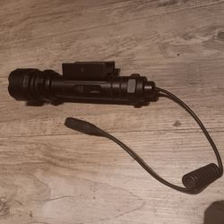UTG Swatforce LED Tactical Flashlight (200 Lumens) LT-EL338