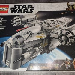 LEGO Star Wars: The Razor Crest Space Ship (75292) New In Box, Never Opened