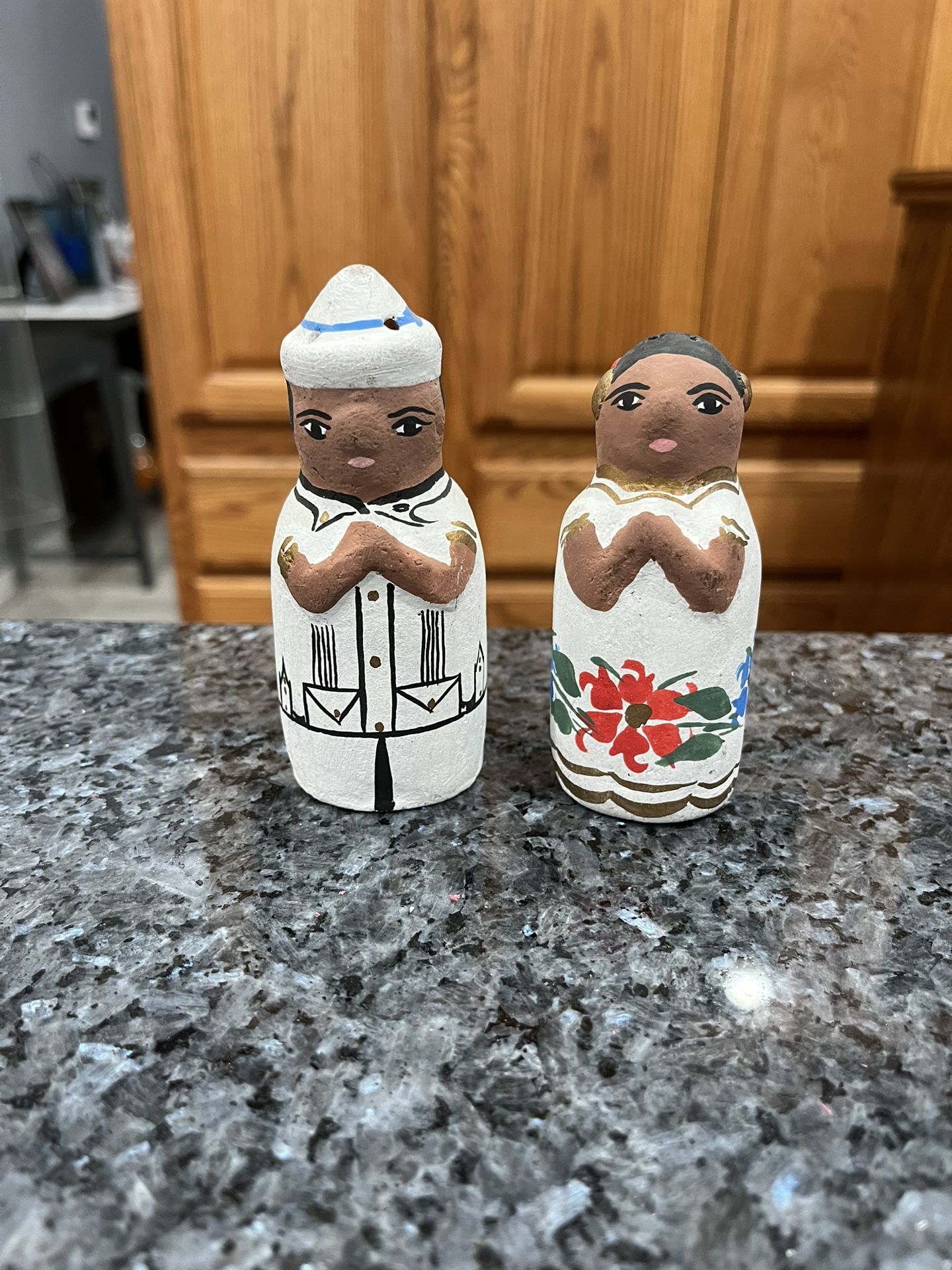 Vintage Clay Folk Art Man and Woman Salt and Pepper Shaker Set. Size approximately 4 inches tall. Preowned no stoppers.