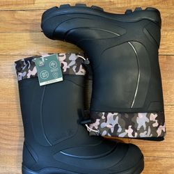 NWT Kamik Unisex Camo Lined Rubber  Toddler boots size 4