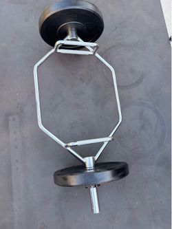 Olympic hex trap bar with a pair of 35 pounds Olympic bumper plates and clips all in good condition.