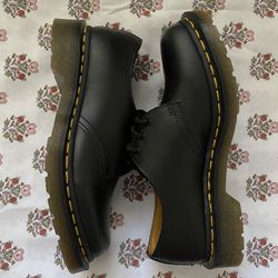 Women’s doc marten