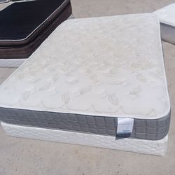 Queen Mattress And Box Spring 