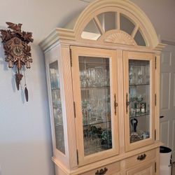 Cabinet/Armoire 