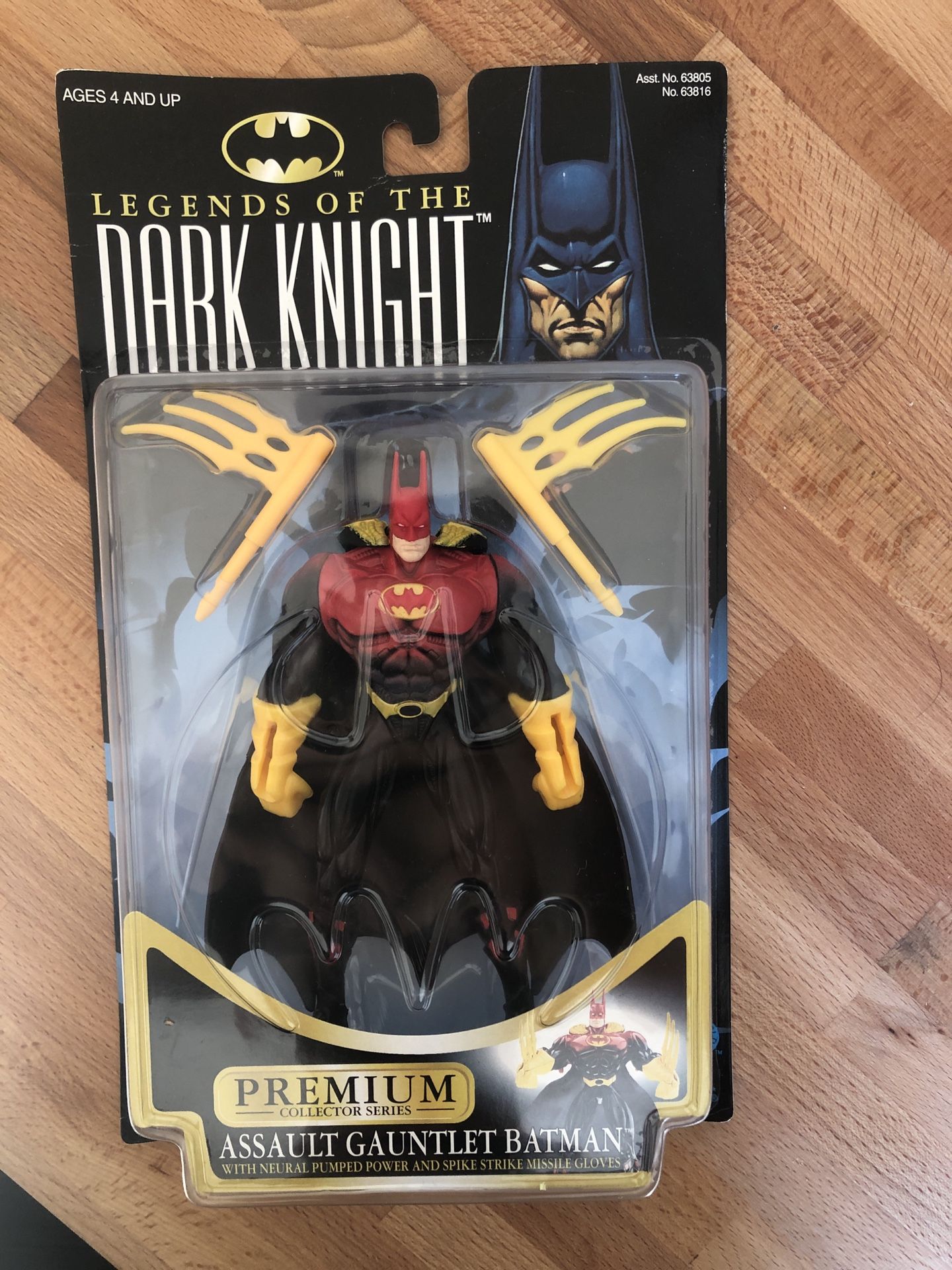 Assault Gauntlet Batman - Action Figure - Legends of the Dark Night