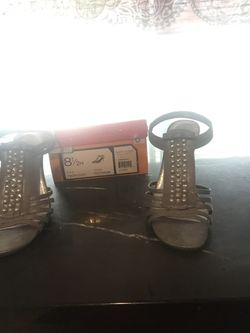 Women’s designer shoes Anne Klein,