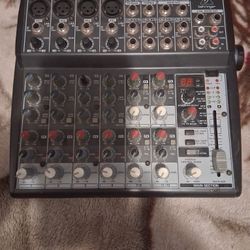 Behringer Consola