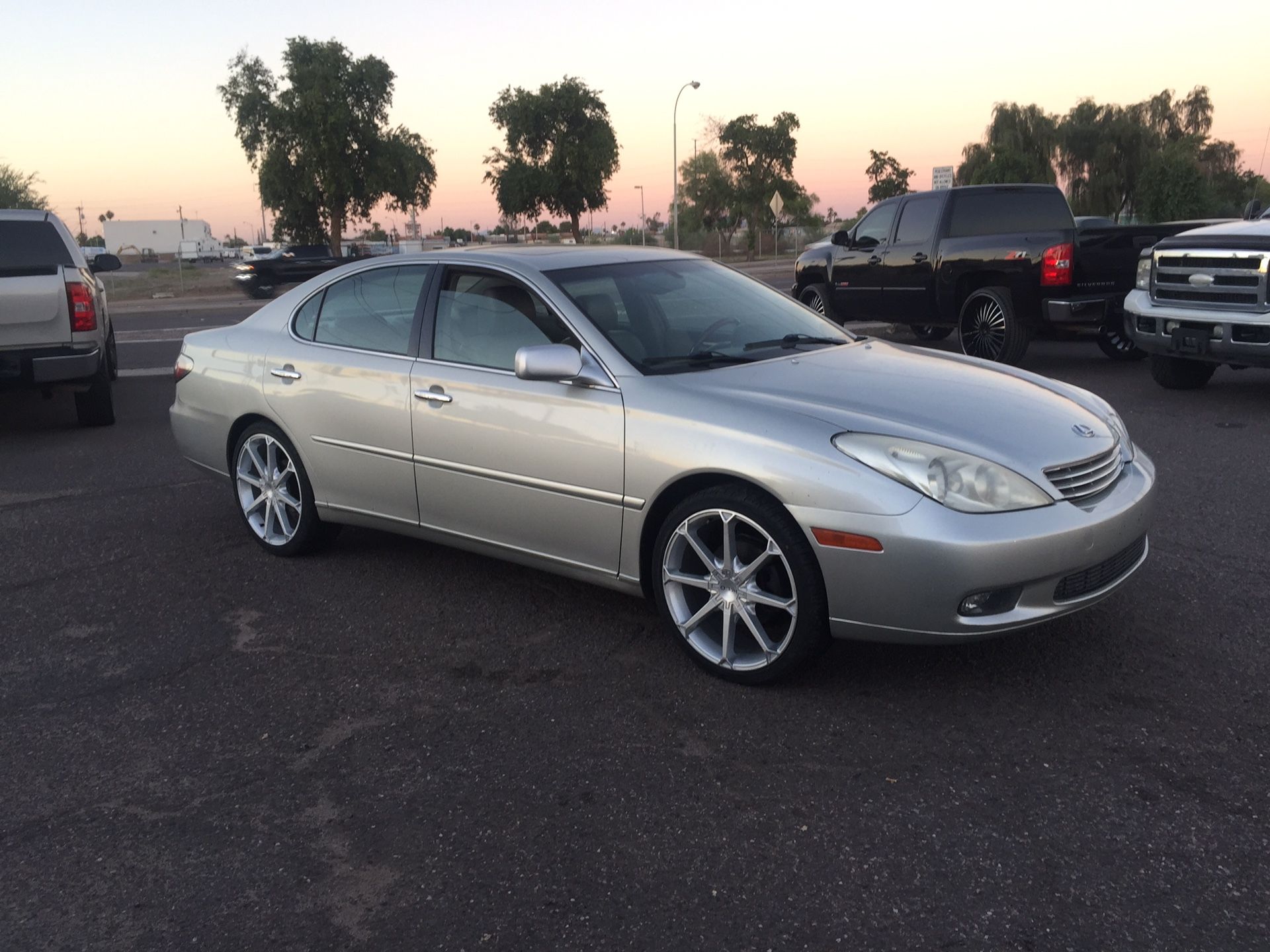 2004 Lexus ES 330 / 20’s inch HELO RIMS