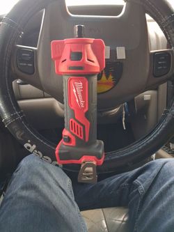 Milwaukee m18 drywall cut out tool
