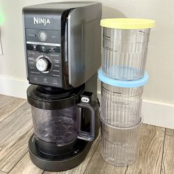 Ninja CREAMi Deluxe. Mint Barely Used.