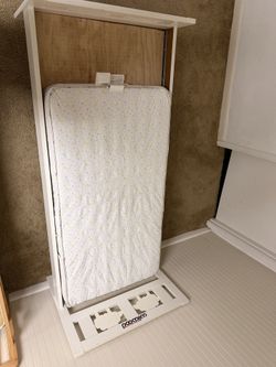 Free toddler bed with mattress