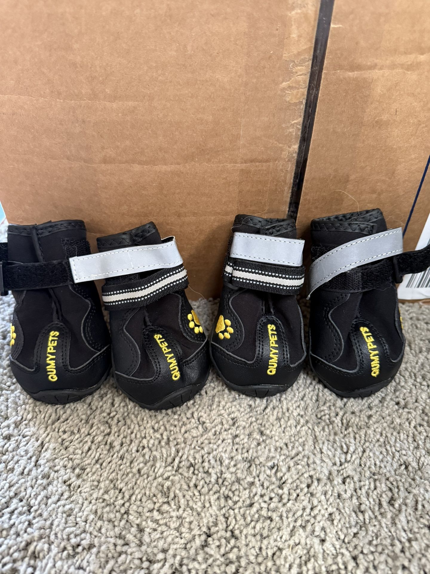 Qumy Dog shoes Size 5