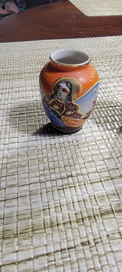 Made In Occupied Japan 2 Vases 