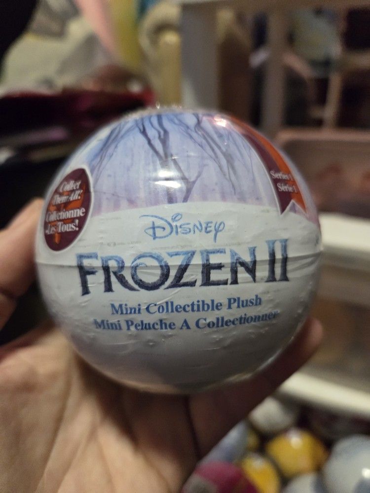 New sealed frozen 2 disney mini plush series 1 blind ball surprise