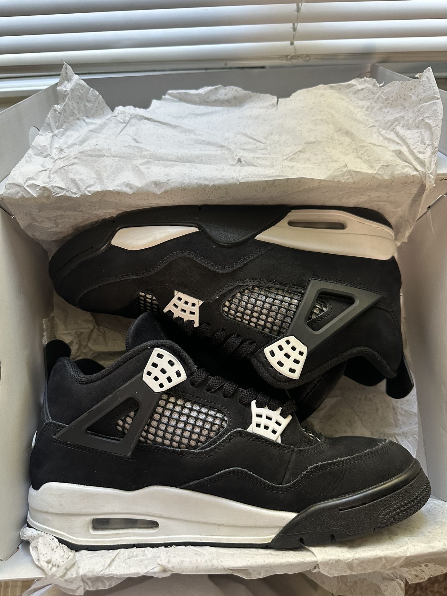 Air Jordan 4 Retro ‘White Thunder'