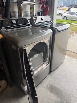 $2,300 value LG  SMART  SET 2023  lightly used  Washer and Dryer Set