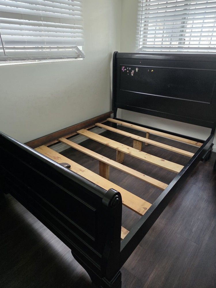 Queen size bed wood frame (coffee)