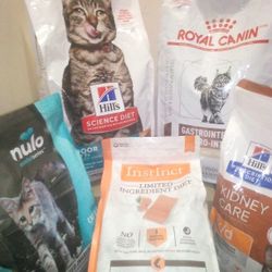 Lots Of Quality Dry Cat Food 