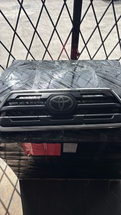 Front Grille Toyota Tacoma 2018