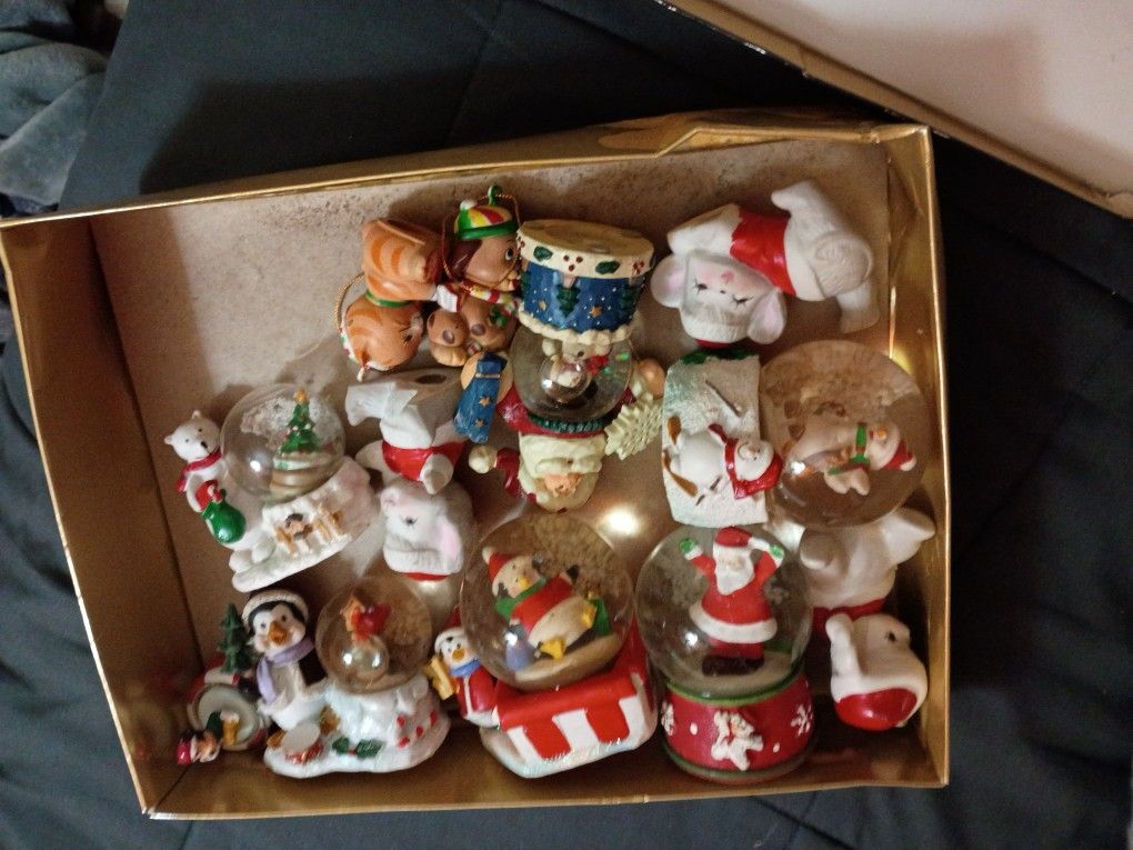 Vintage Snowglobes For Xmas