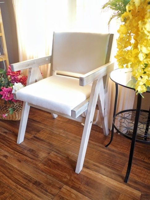 Armchair dining table and chairs / Soft cushioned chairs for living room