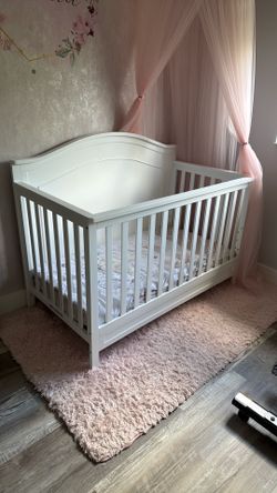 DaVinci Charlie 4-in-1 Convertible Crib