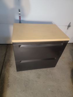 Good quality  filing cabinet metal and wood  almost new