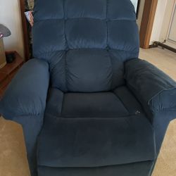 Golden Technologies “Infinite Positions” Power Lift Recliner – Great Condition! (Blue)