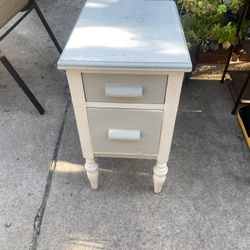 Really Nice End Table Night Stand Solid Wood