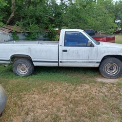 89 CHEVY 3500 SERIES TRUCK