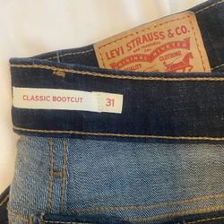 Women’s Size 31 Dark Wash Bootcut Levi’s 